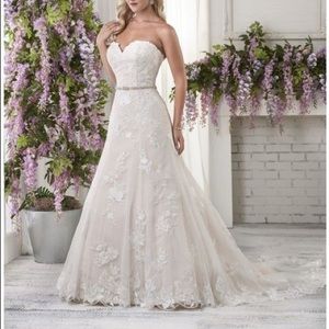 Beautiful “Gently Used” Wedding Dress